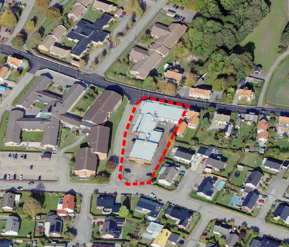 Planområdet markerad med röd streckad linje.