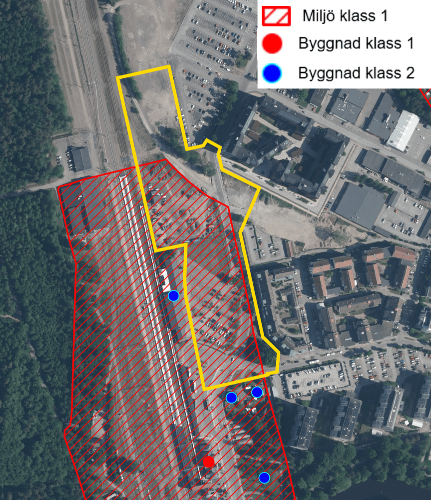 Kartan visar vilka byggnader och områden som är utpekade i kommunens bevaringsprogram. Planområde inom gul figur.